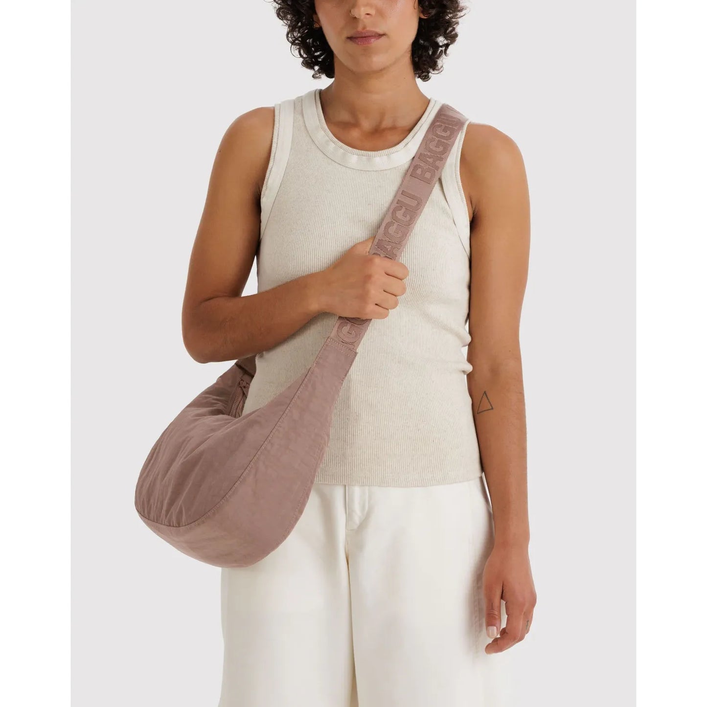 Baggu | Medium Nylon Crescent Bag Toasted Almond