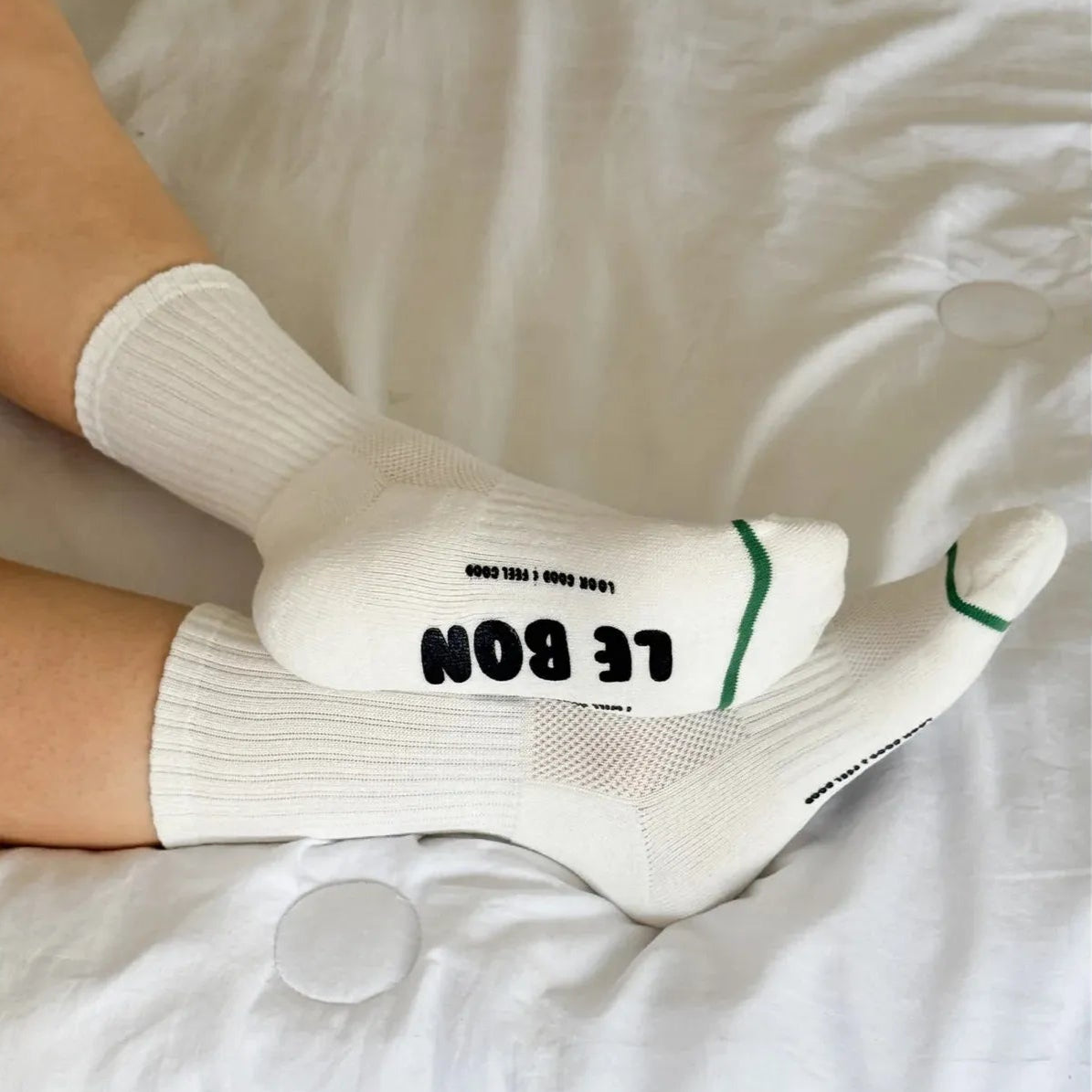 HUGGER SOCKS - WHITE/BLACK