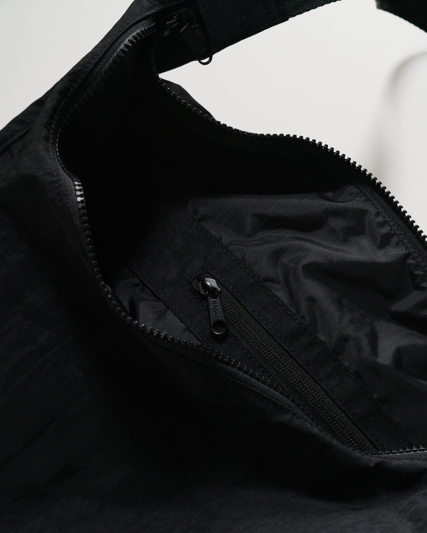 LARGE NYLON CRESCENT BAG - BLACK
