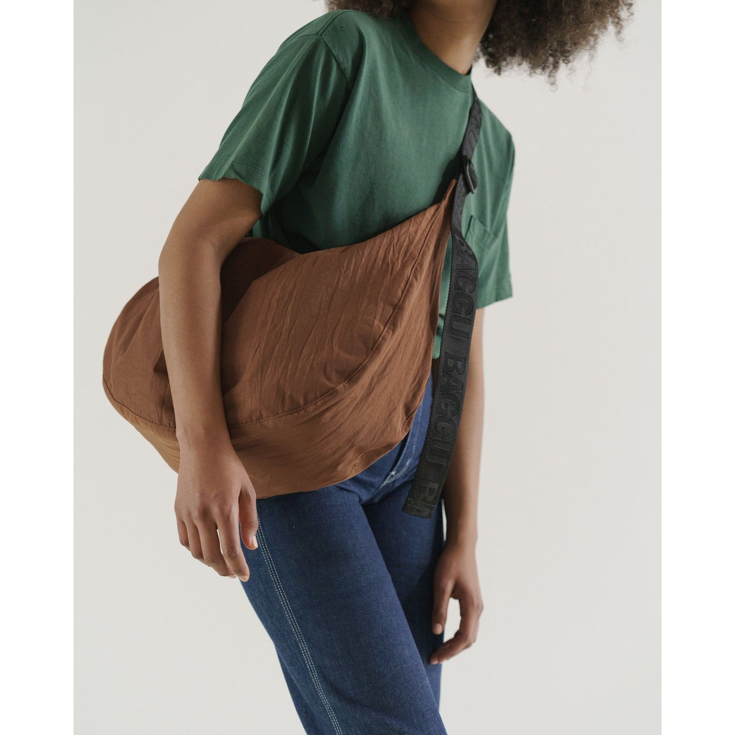 LARGE NYLON CRESCENT BAG - BROWN