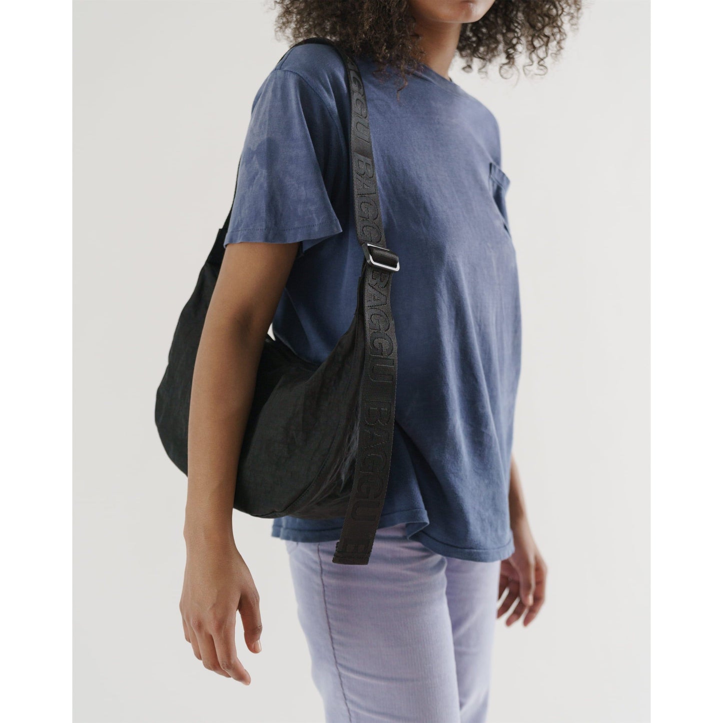 MEDIUM NYLON CRESCENT BAG - BLACK