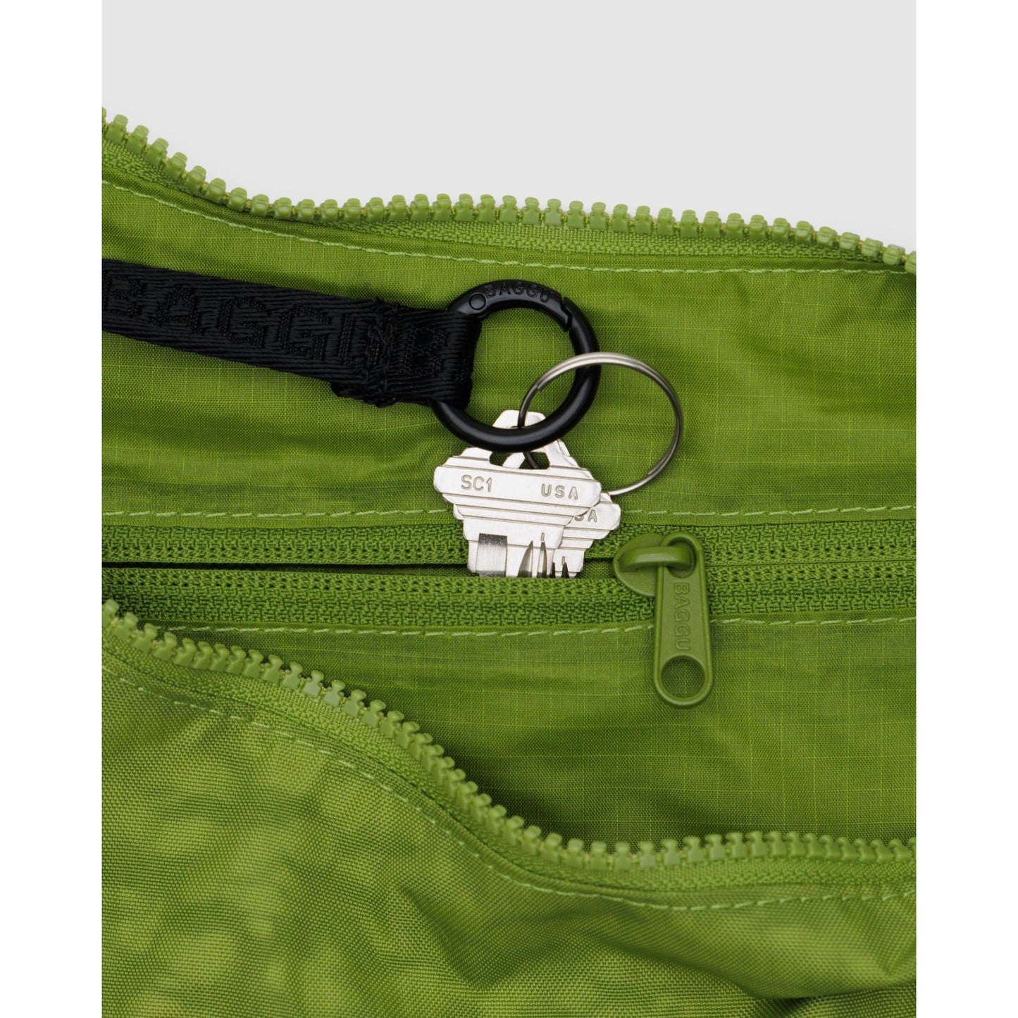 MEDIUM NYLON CRESCENT BAG - GREEN JUICE