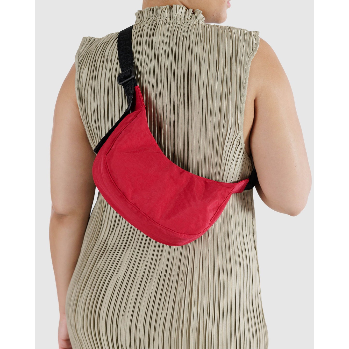 SMALL NYLON CRESCENT BAG - CANDY APPLE
