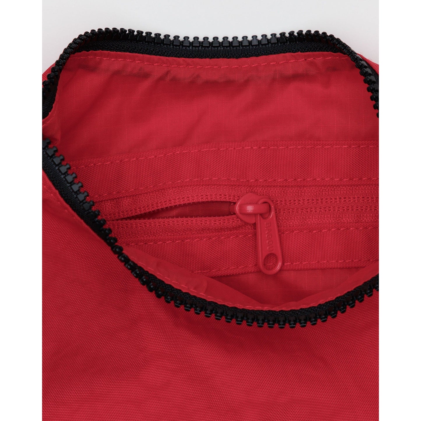 SMALL NYLON CRESCENT BAG - CANDY APPLE