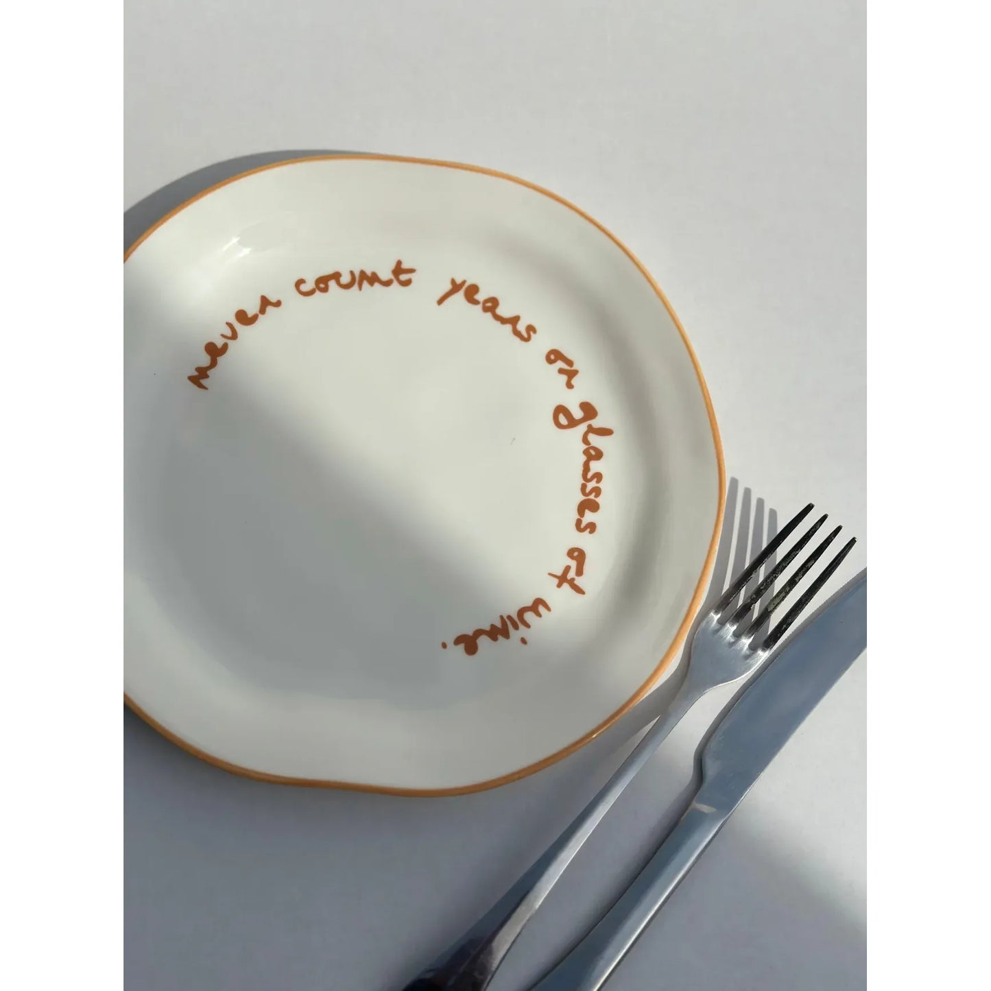 SLOGAN PLATE - "NEVER COUNT YEARS OR GLASSES OF WINE"